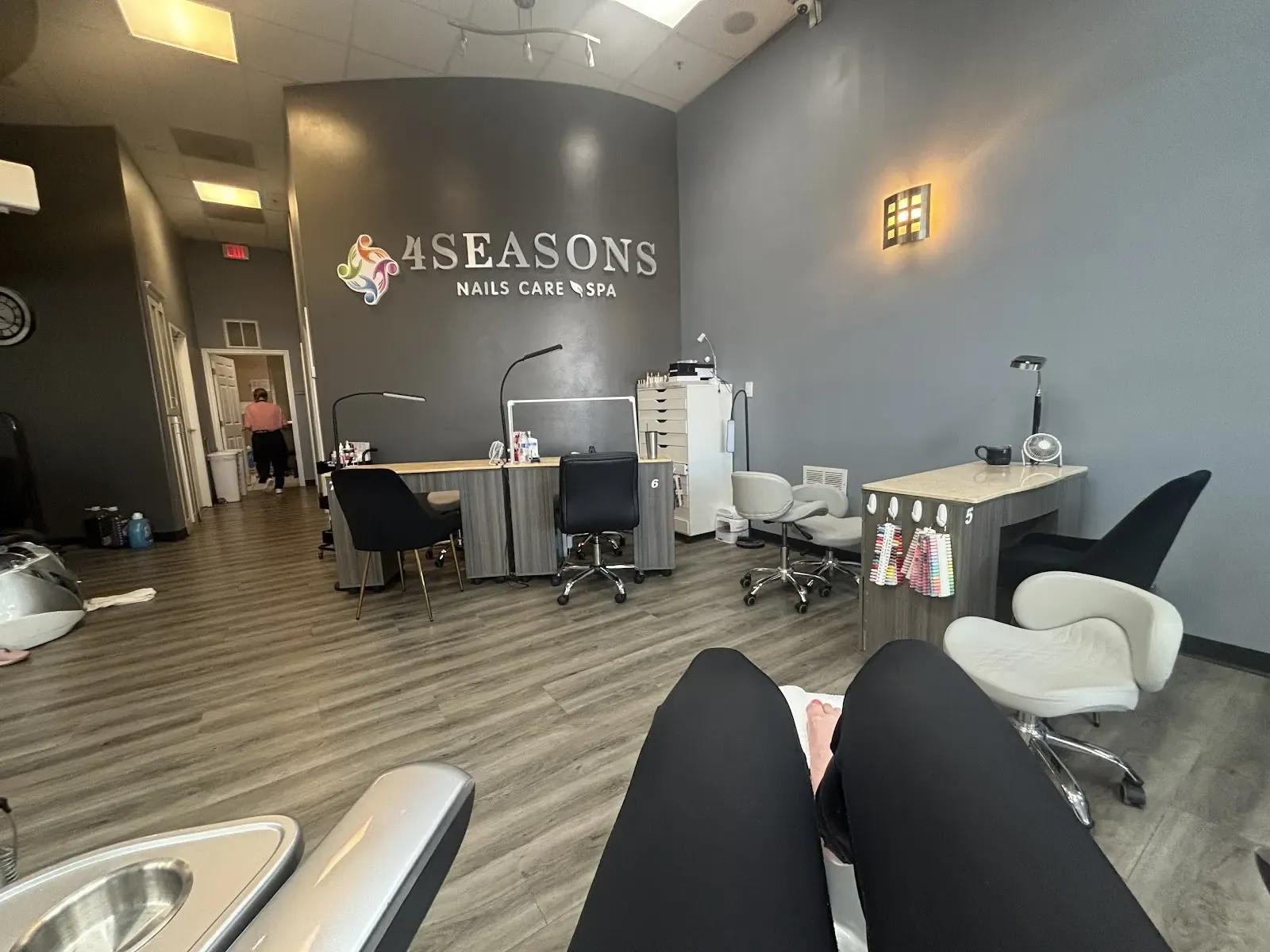 4 Seasons Nails Care & spa