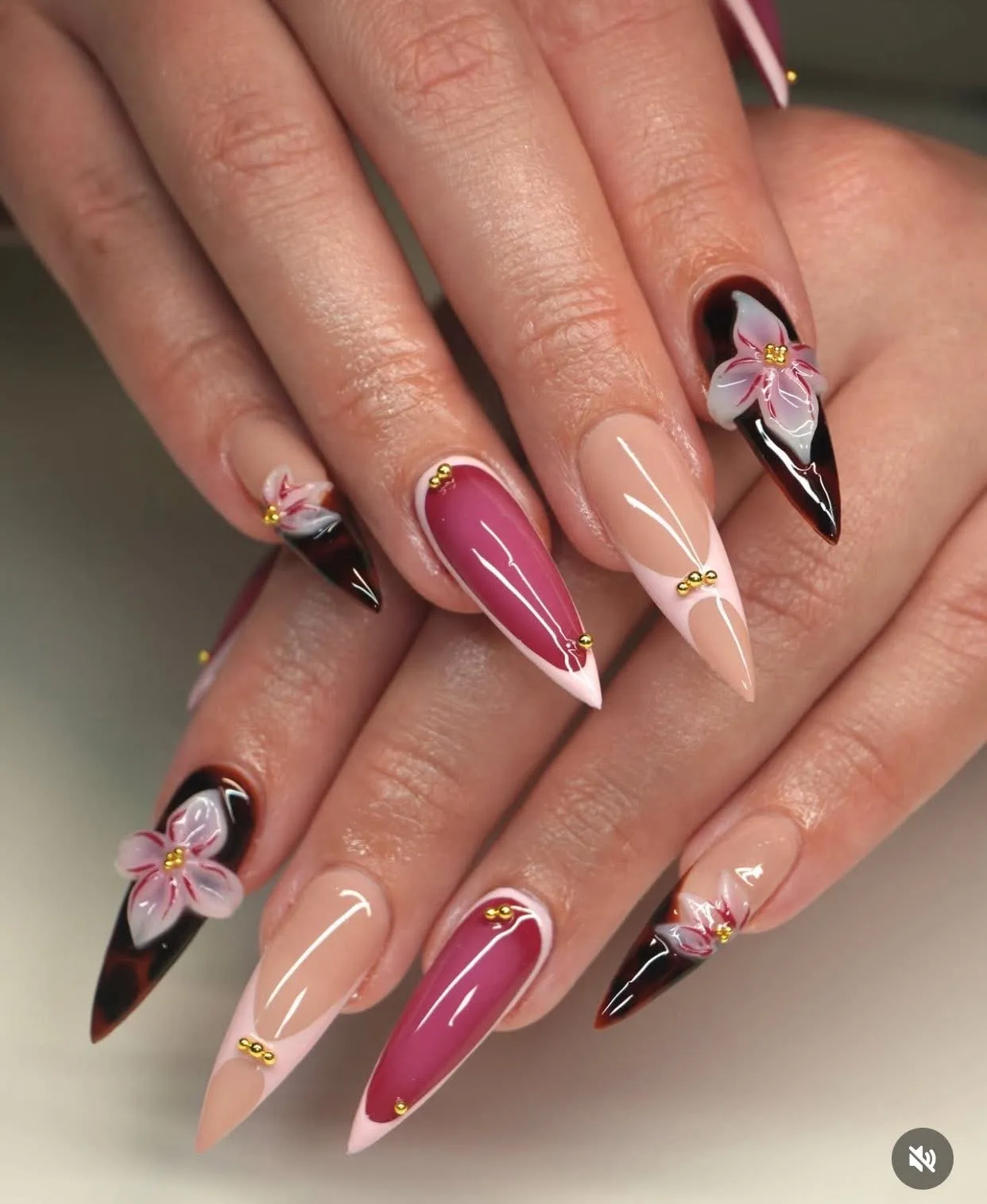 Gel nail studio