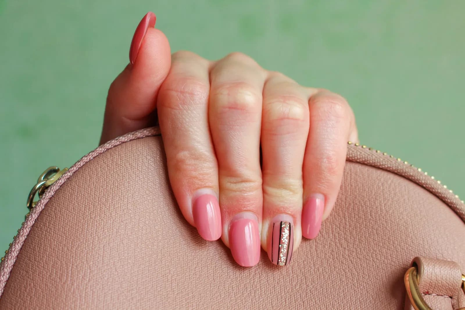 V Nails & Spa nail photo